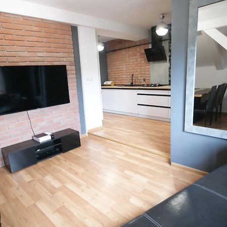 Apartament Osemka シクラルスカ・ポレンバ エクステリア 写真