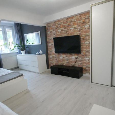 Apartament Osemka シクラルスカ・ポレンバ エクステリア 写真