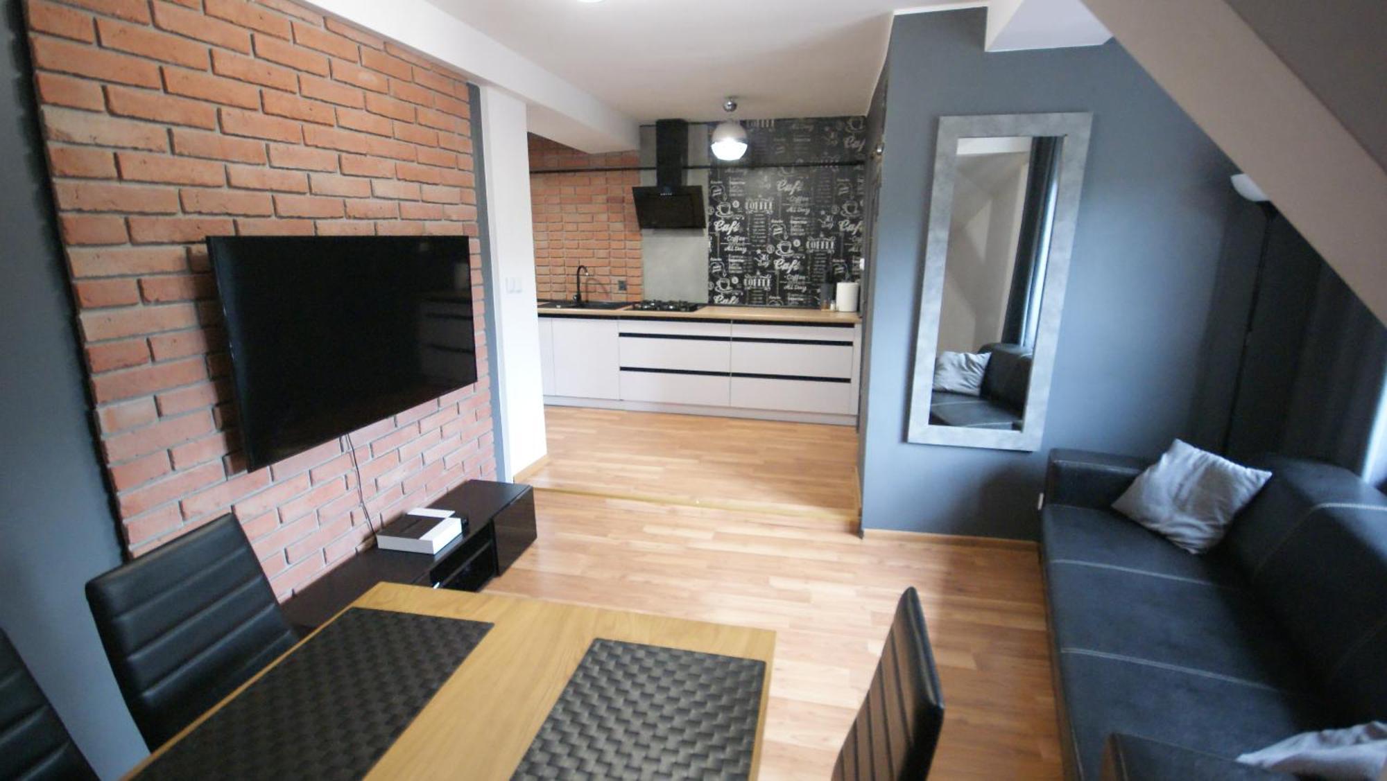 Apartament Osemka シクラルスカ・ポレンバ エクステリア 写真